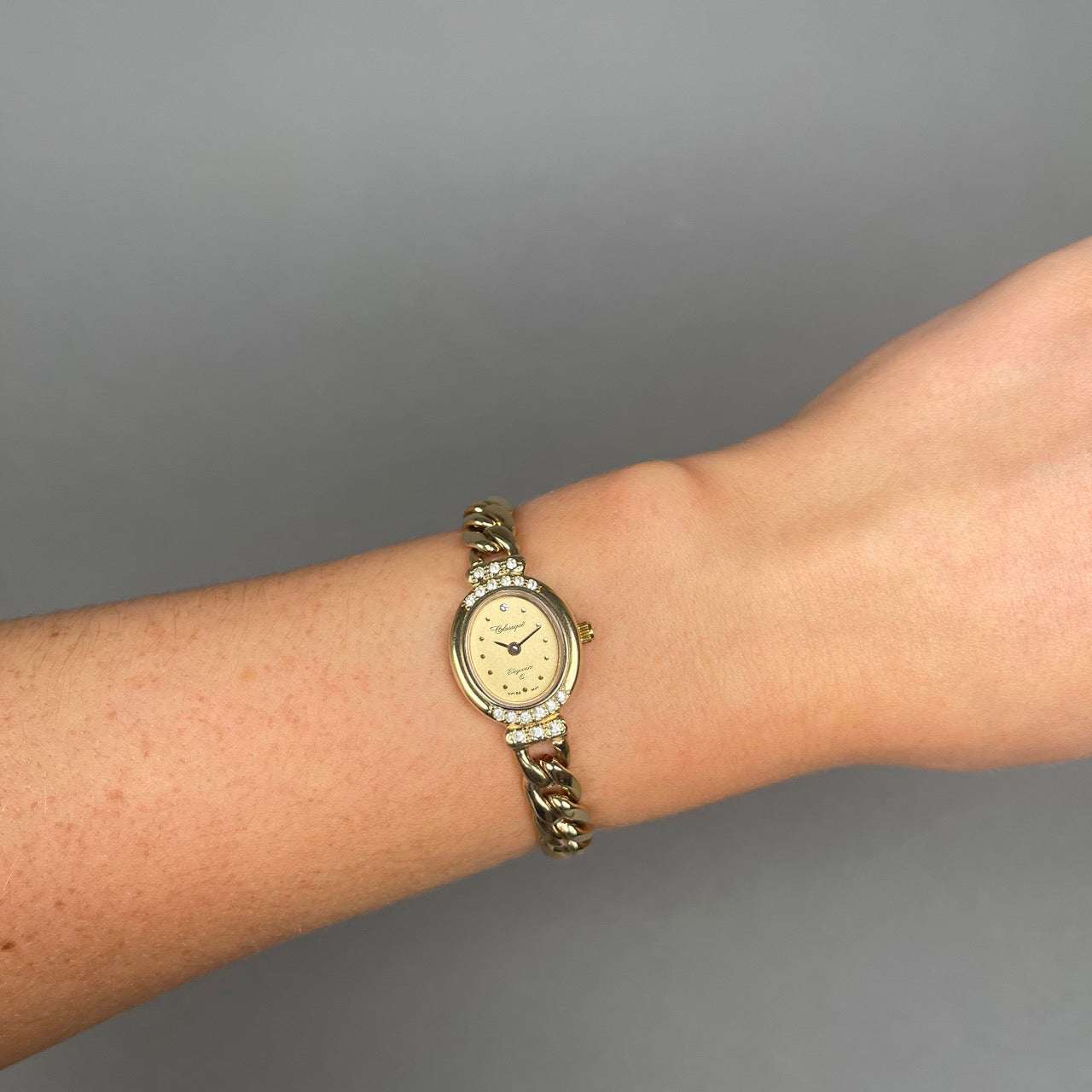 Case Gold Plated Stainless Steel Dial Champagne Dial Dial Round Bracelet